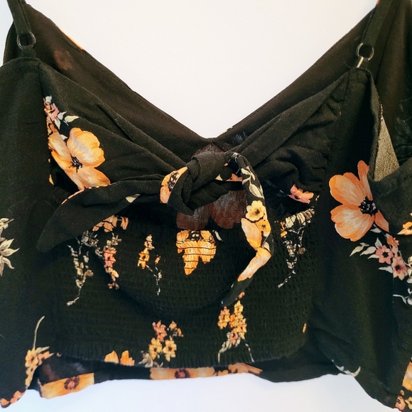 4/$20 🍒 H&M | Floral Crop Top - Picture 4 of 8